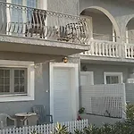 Residents Ionian 아르고스톨리온