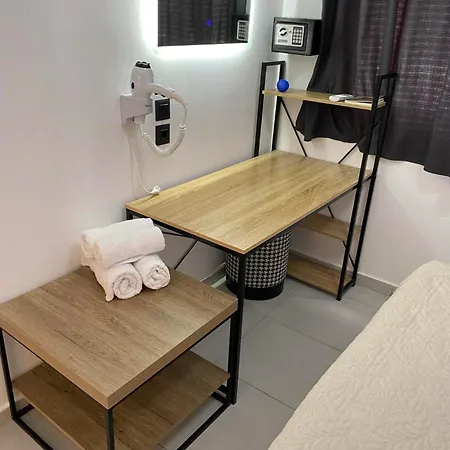 Residents Ionian Argostoli (Kefalonia)